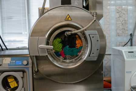 Industrial washing machine that weigh 400 pounds